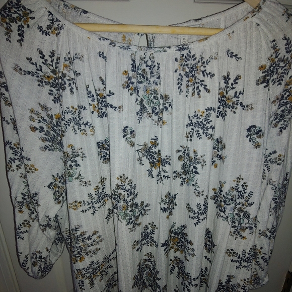 GUC Plus Size Lucky Brand Antique Floral Print Button Sleeve Top – Size 1X - Picture 2 of 16